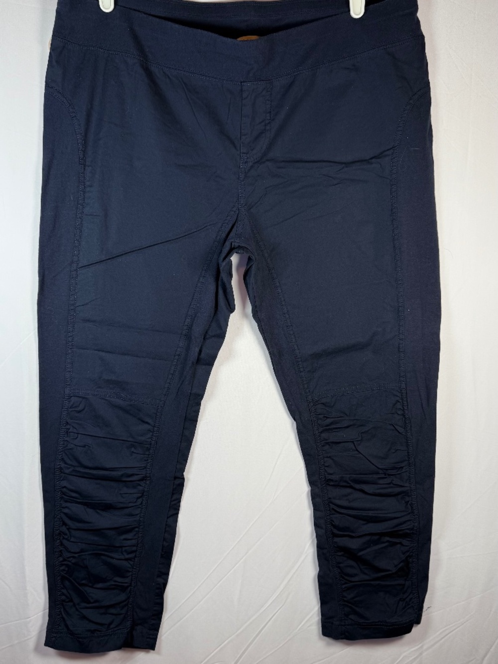 Wearables XCVI navy ruched front knit side panels capri/ankle pull-on pants, XL